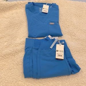 NWT Catarina one pocket and Zamora 2.0 jogger scrub set in XS Capri Blue